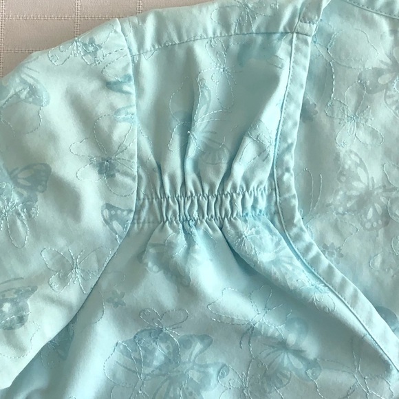 KOI turquoise scrub uniform top. Butterfly print & embroidery. Size XS - Picture 7 of 9